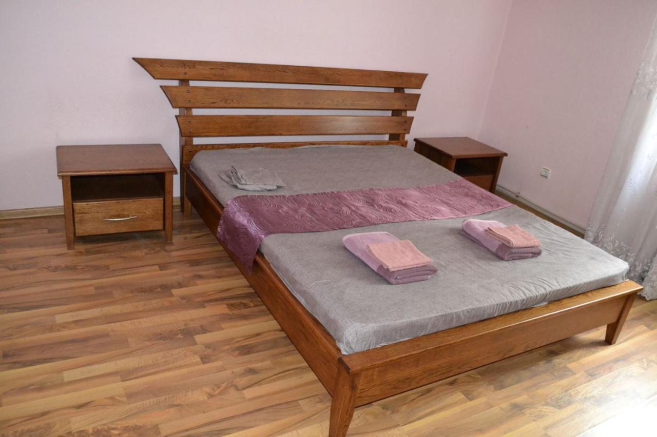 Ferienwohnung Квартира Двохкімнатна Фонтан Kamjanez-Podilskyj Exterior foto